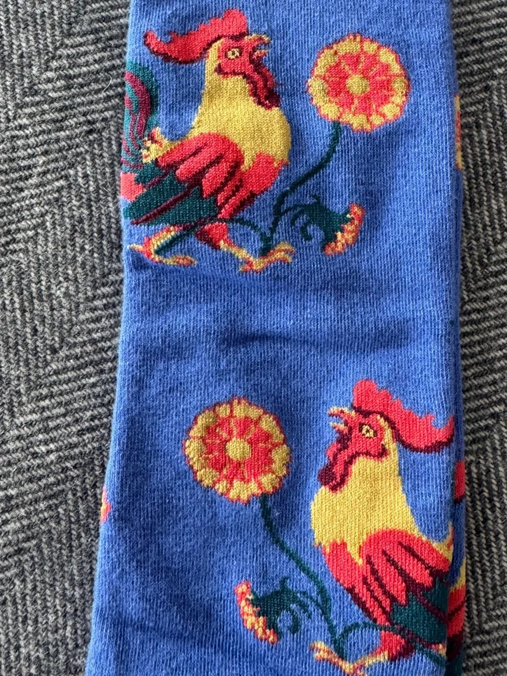 NWT, SOCK IT TO ME KNEE HIGH SOCKS, IN DARLING RISE AND SHINE PATTERN